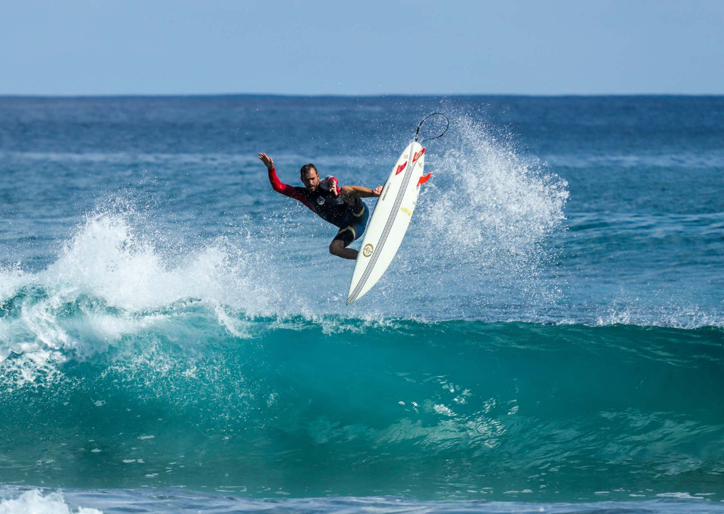 surfista haciendo aereo en Barceloneta